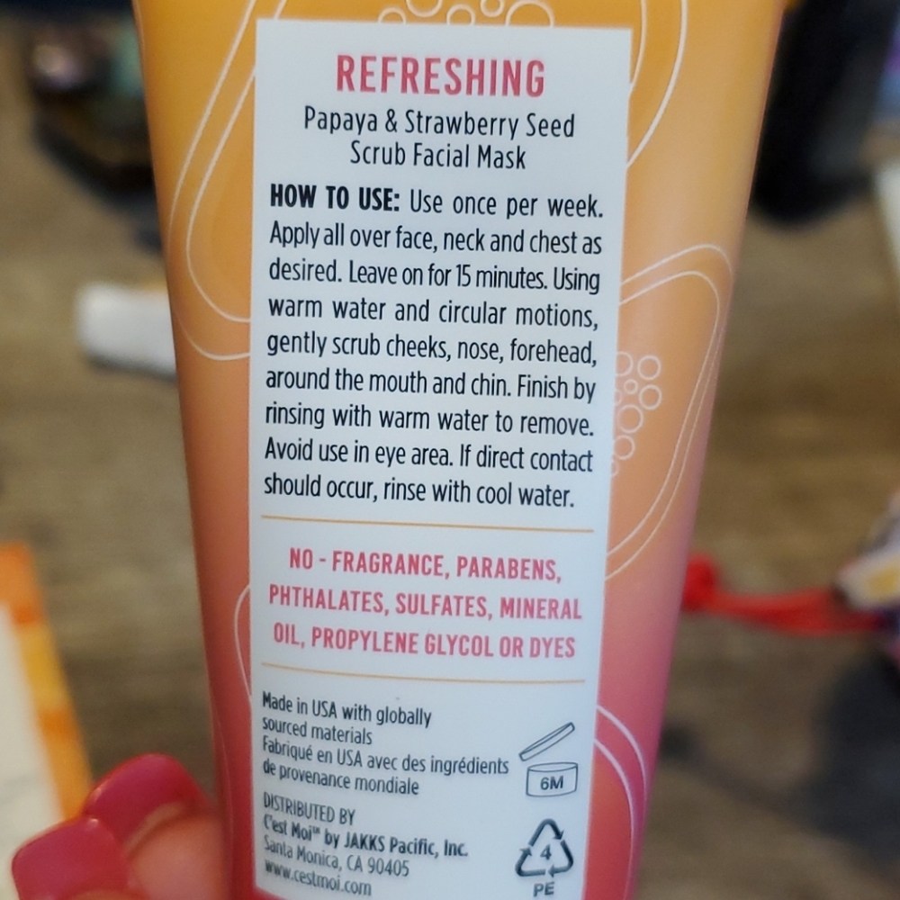 *New C'est Moi refreshing scrub/facial mask - Picture 5 of 6